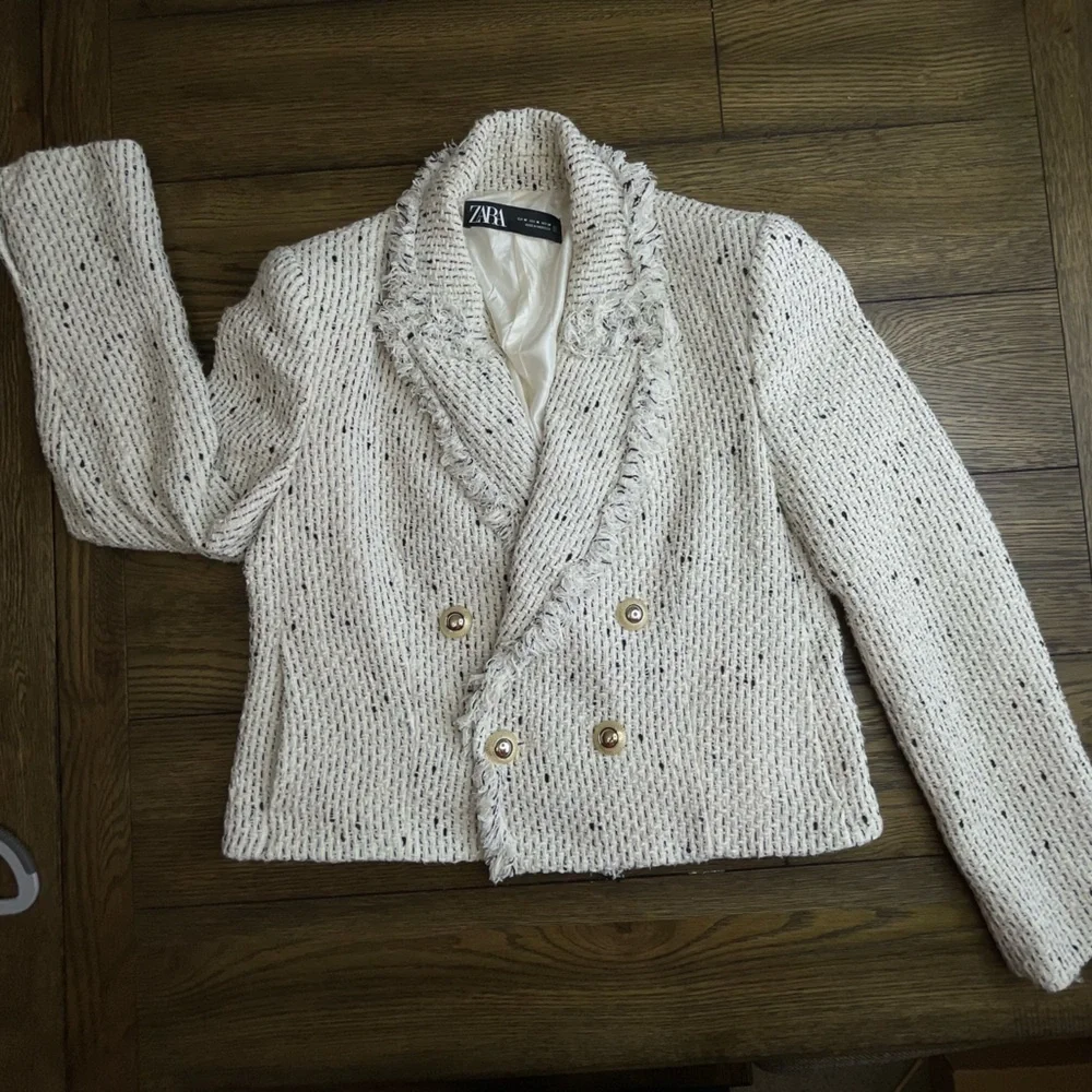 Zara Ivory Tweed Blazer with Gold Buttons - Picture 1 of 10
